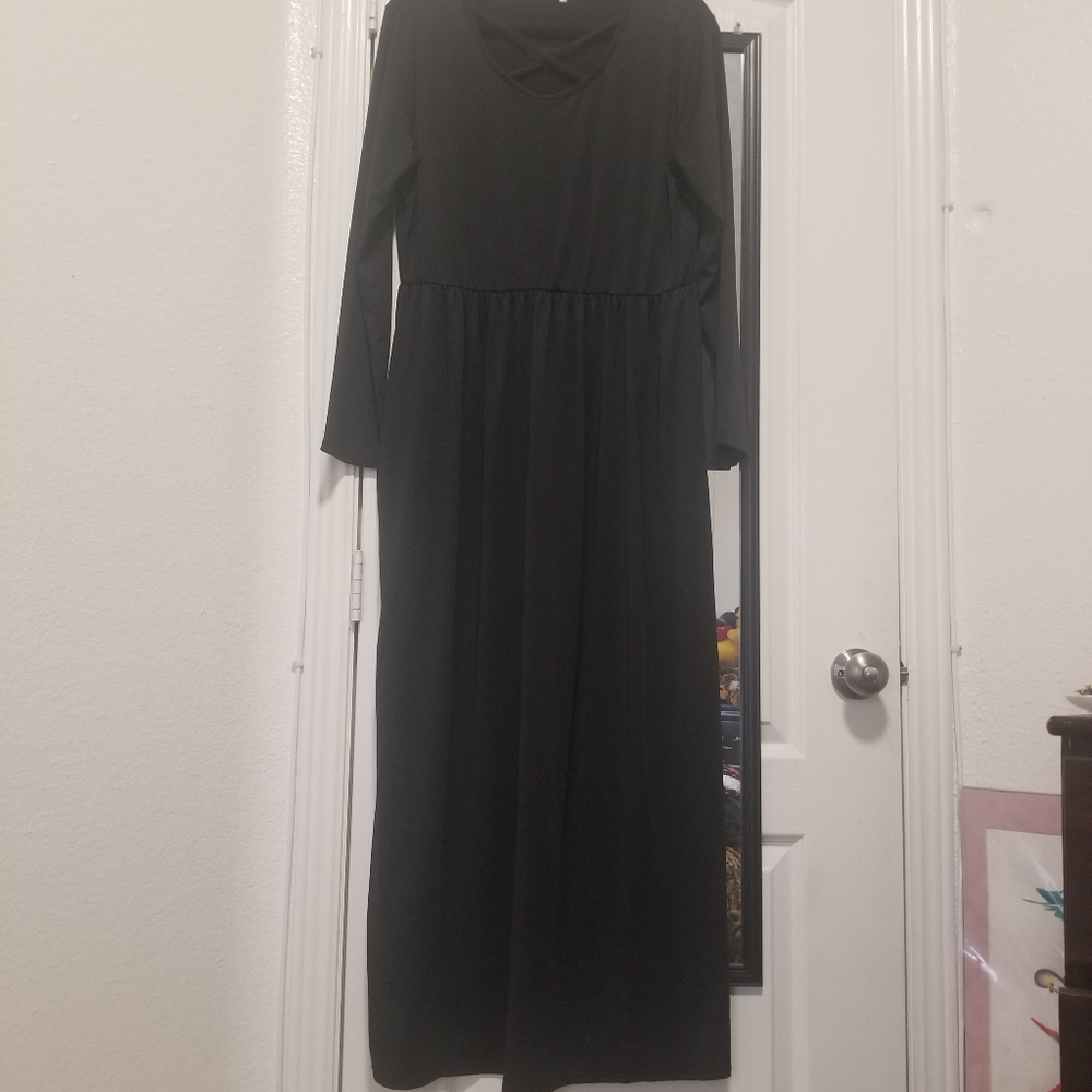 New black long sleeve dress